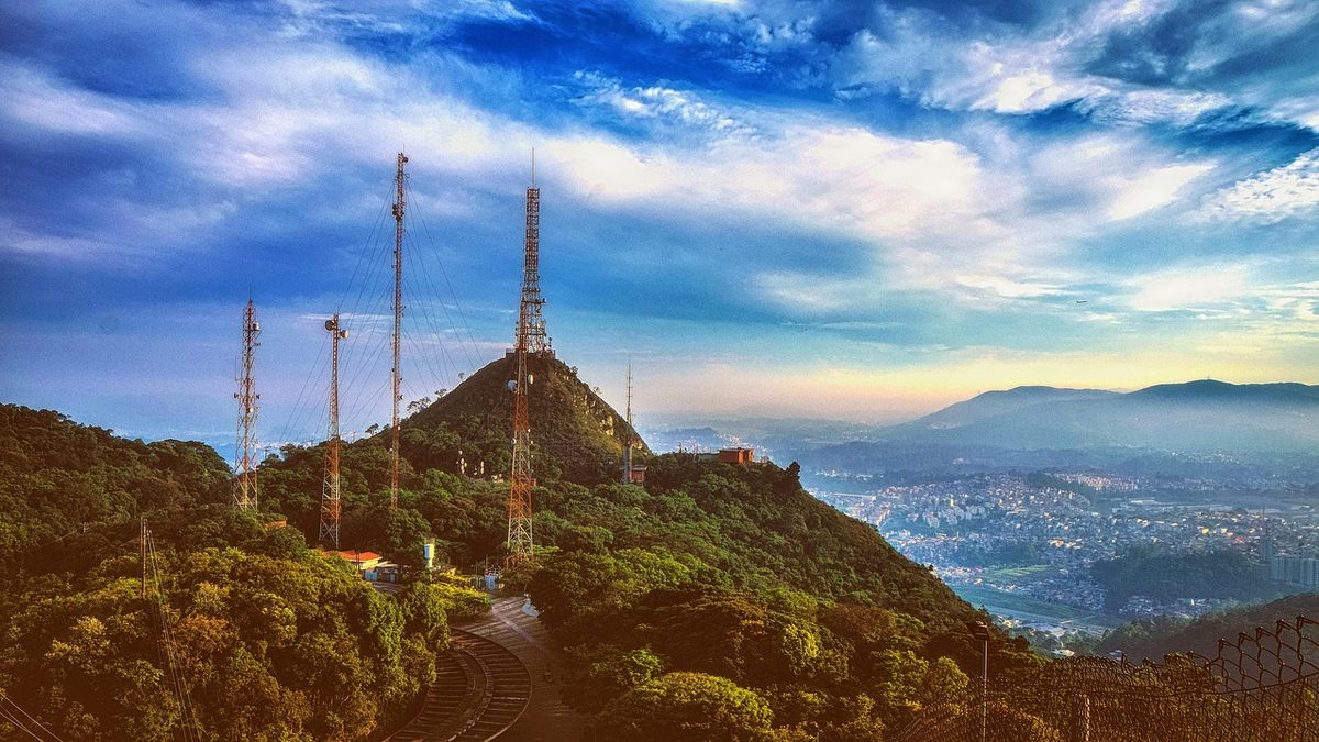 Torres de telecomunicações no alto do Pico do Jaraguá, em São Paulo
