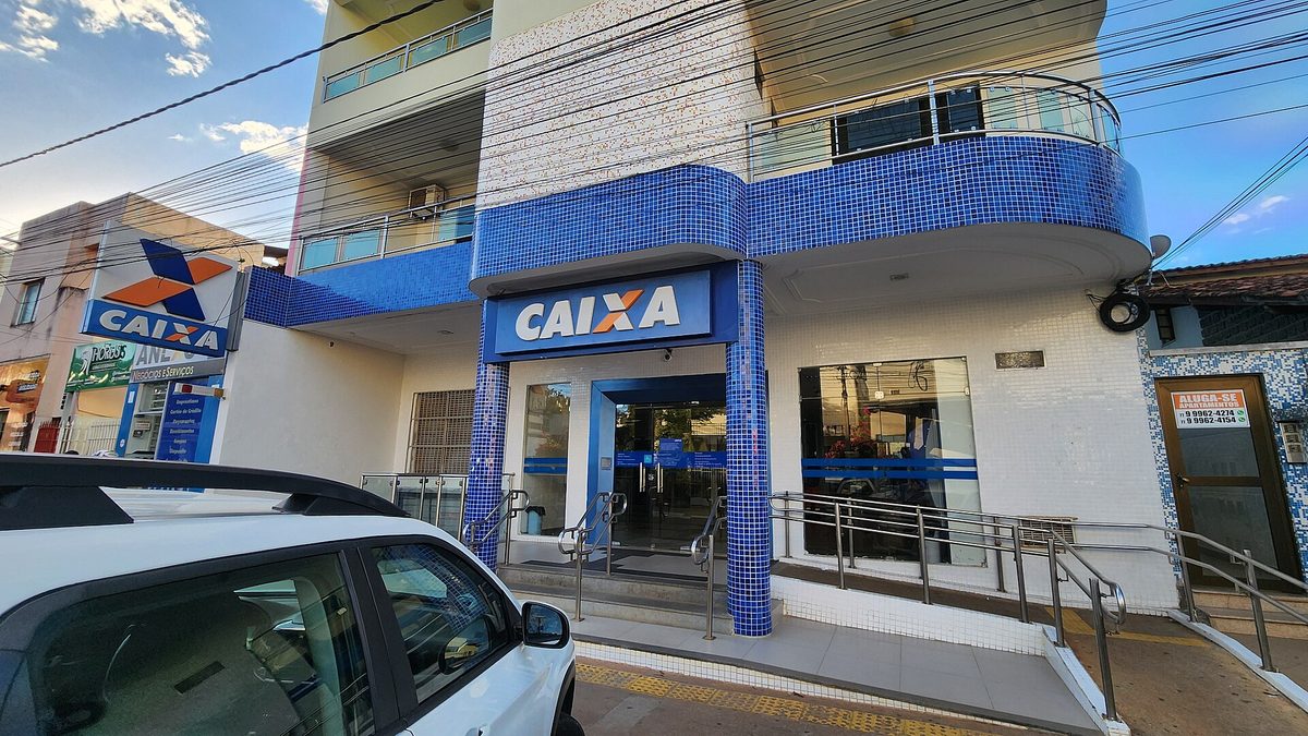 Fachada de agência da Caixa na Avenida Santana, em Caetité, na Bahia