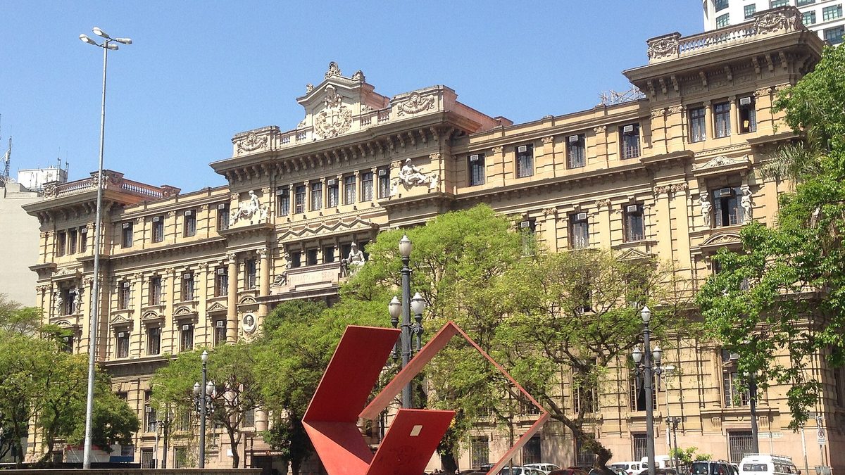 Fachada do Palácio da Justiça, sede do Tribunal de Justiça de São Paulo, vista da Praça da Sé