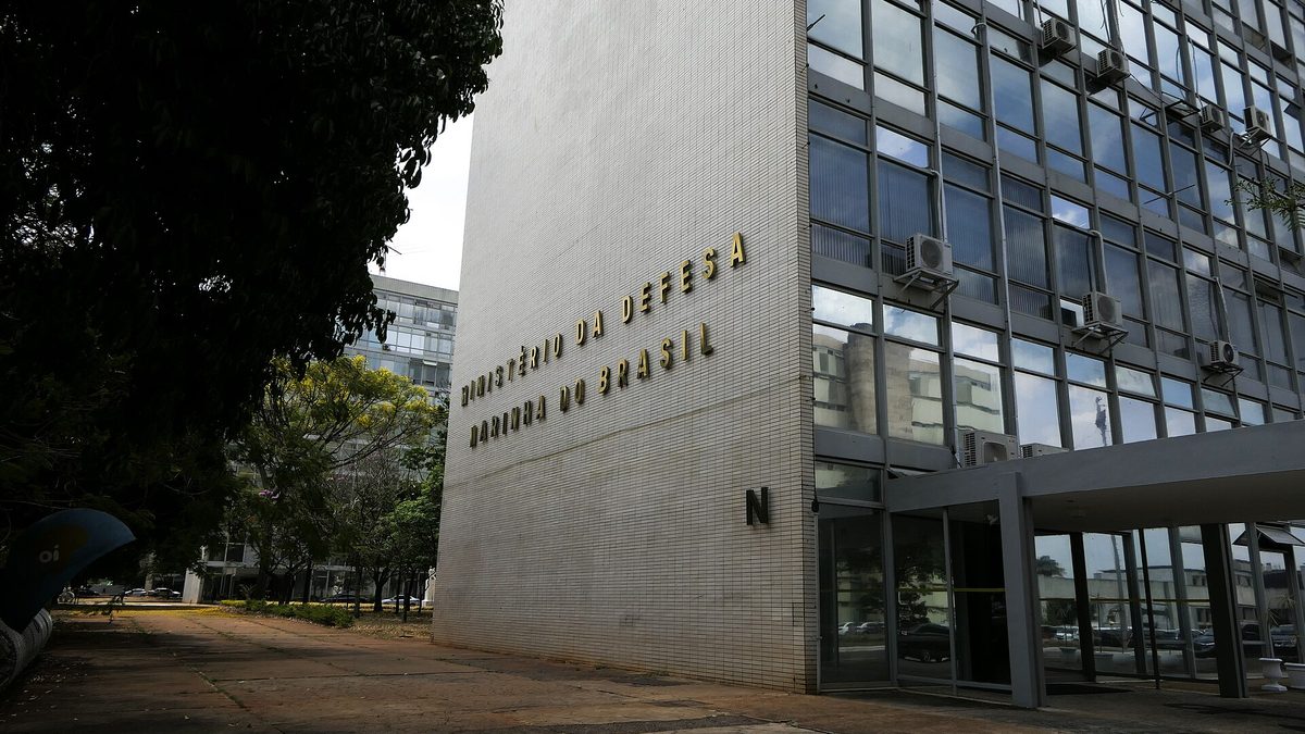 Prédio do Ministério da Defesa, um dos blocos da Esplanada dos Ministérios, em Brasília