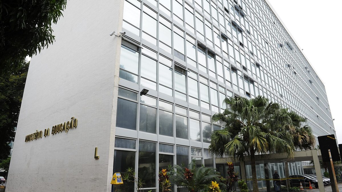 Fachada do Ministério da Educação, o bloco L da Esplanada dos Ministérios, em Brasília
