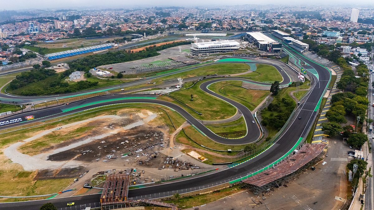 Vista aérea da pista do Autódromo de Interlagos, na zona sul de São Paulo