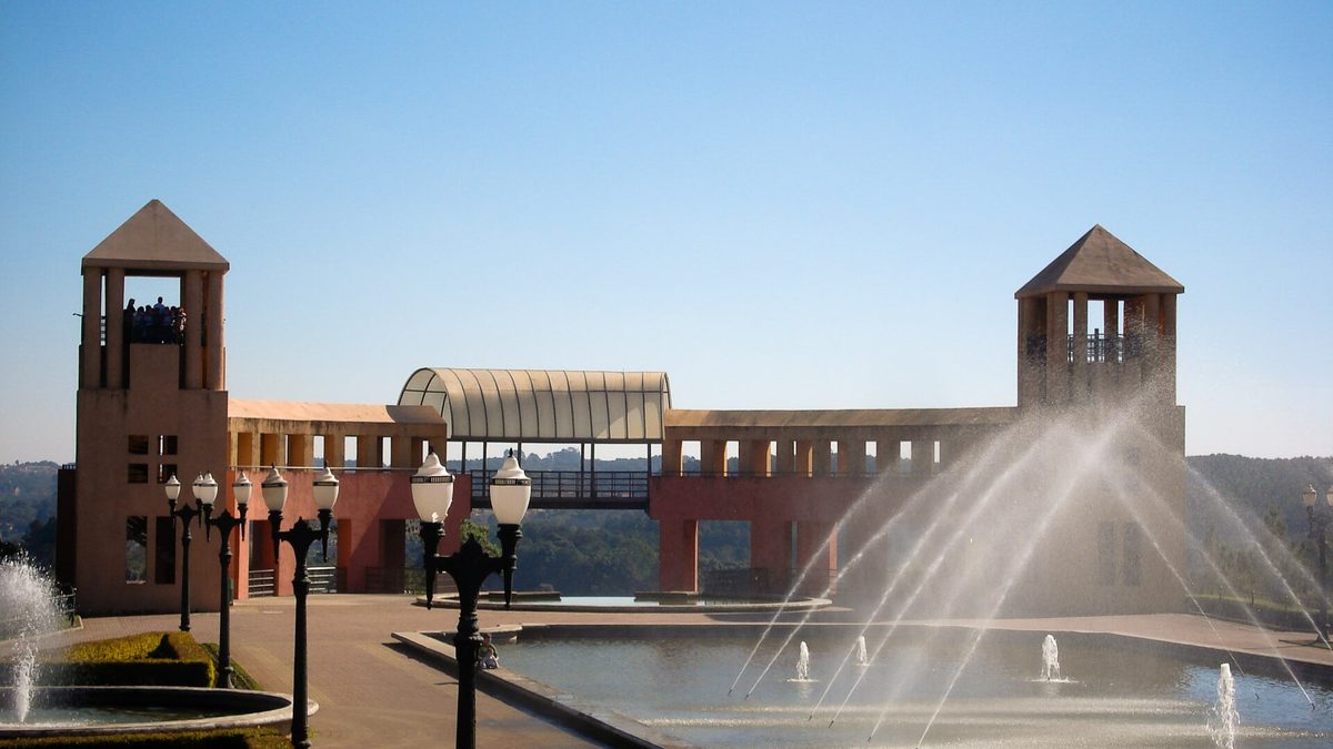 Mirante e fonte do Parque Tanguá, em Curitiba