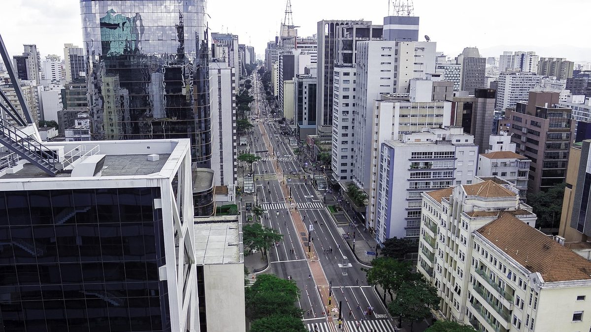 Vista aérea da Avenida Paulista e dos prédios em volta, em São Paulo