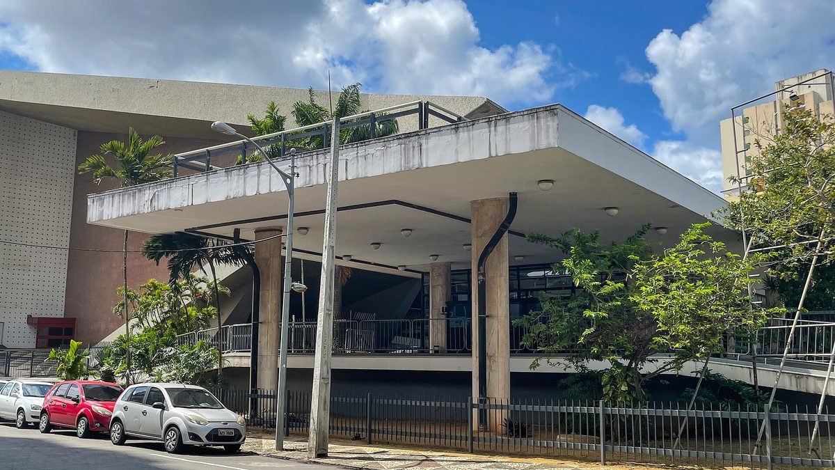 Fachada do Teatro Castro Alves, no Campo Grande, em Salvador