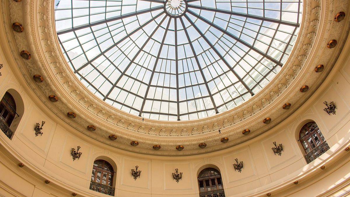 Cúpula de vidro da rotunda do Centro Cultural Banco do Brasil, no Centro do Rio