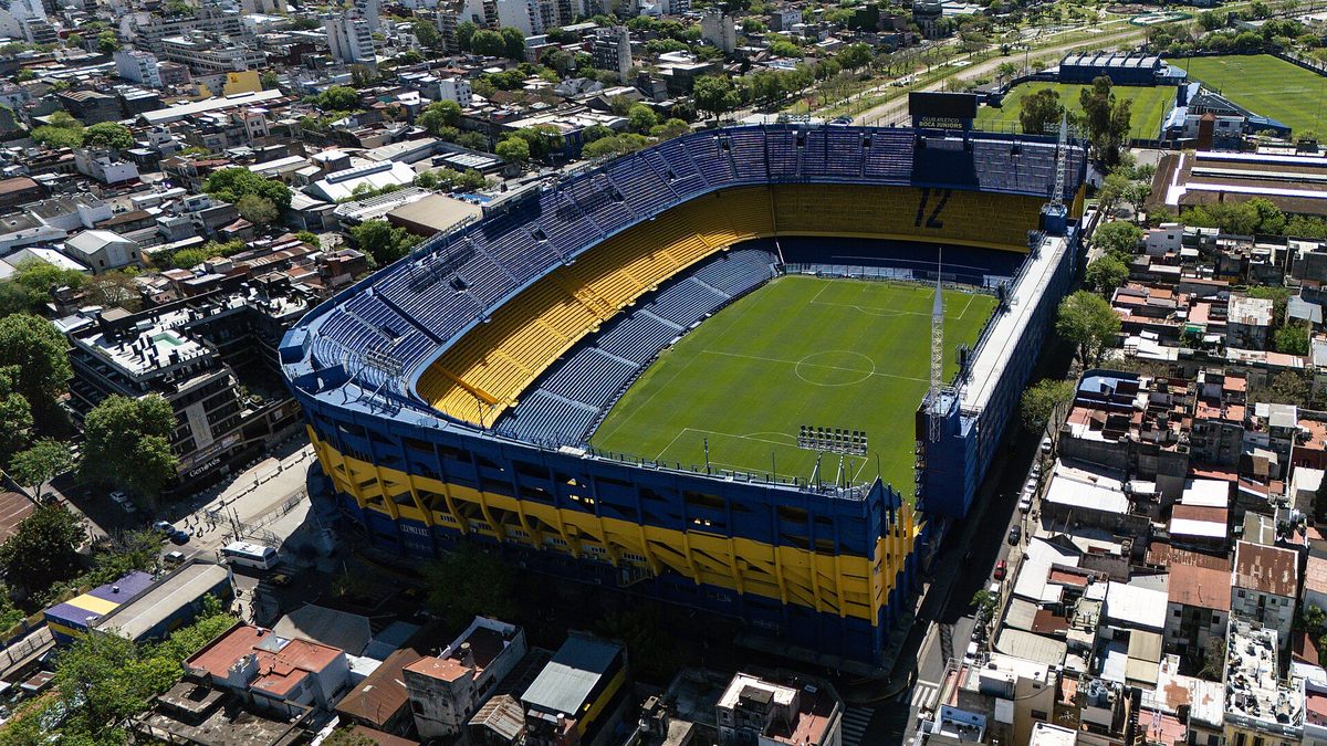 Vista aérea do estádio La Bombonera e do bairro de La Boca, em Buenos Aires